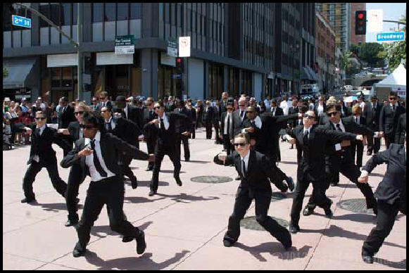 mib3-flash-mob-dancers-4-000.jpg